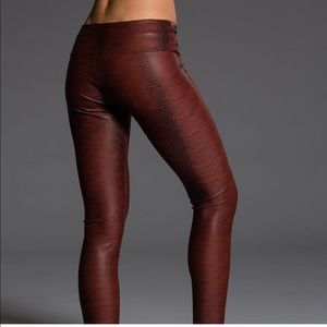 Onzie red/burgundy snake crop leggings
